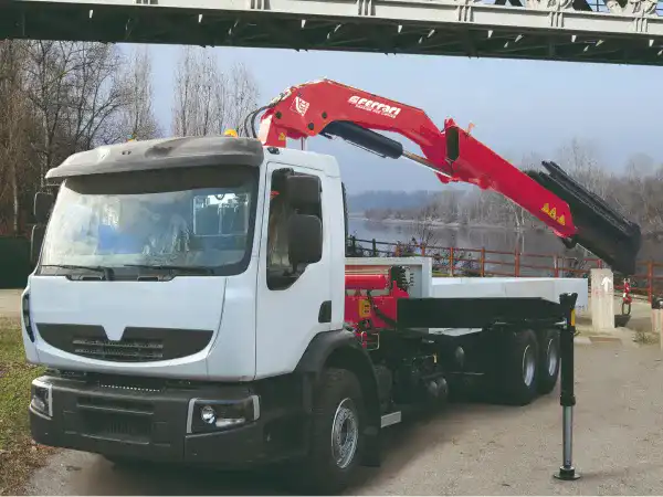 camion grua con brazo articulado